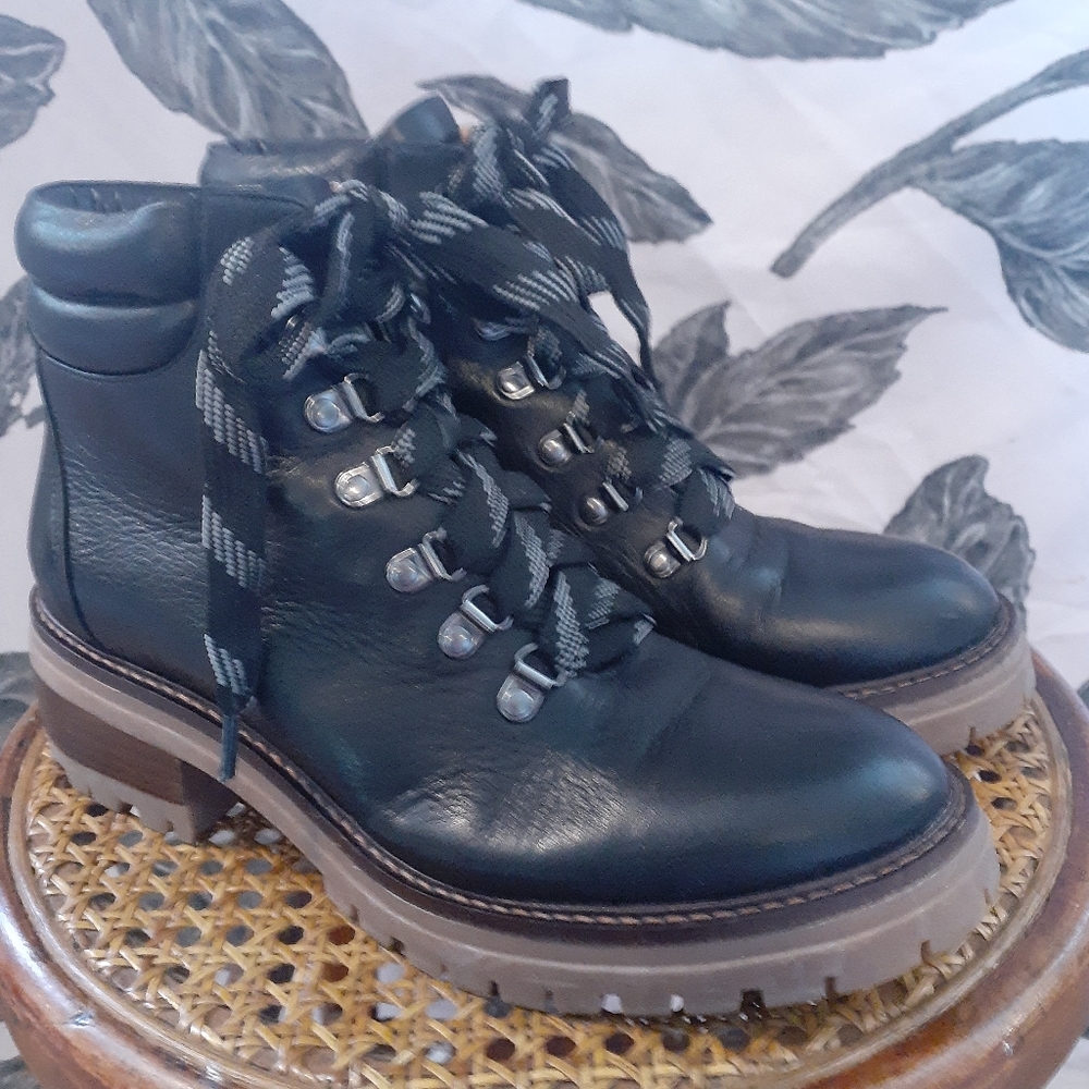 Shoe boots